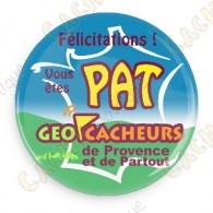  Badge à poser dans vos caches en cadeau pour le FTF ou à accrocher sur votre sac à dos. 